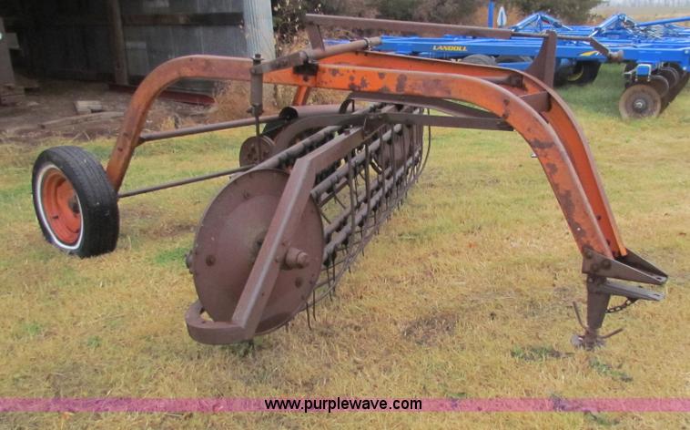 image for item H7259 New Idea 9' hay rake