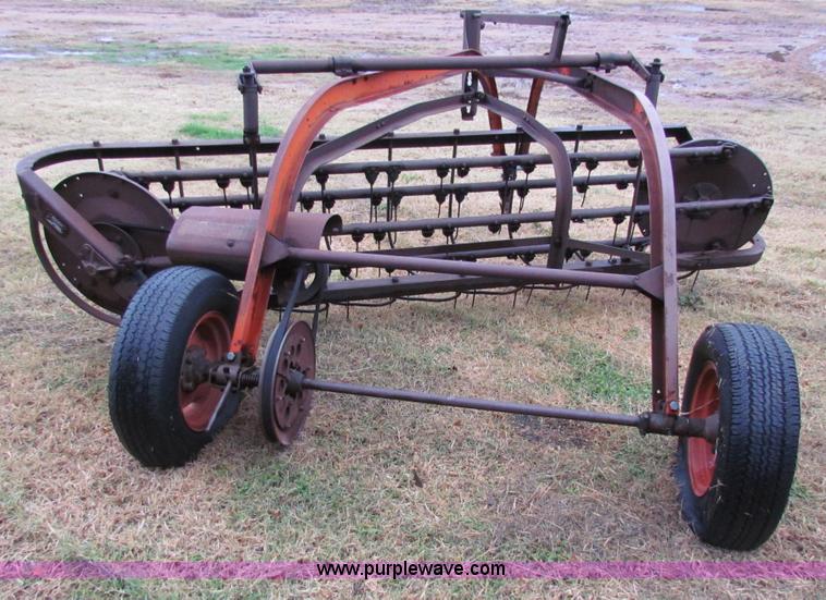 image for item H7259 New Idea 9' hay rake