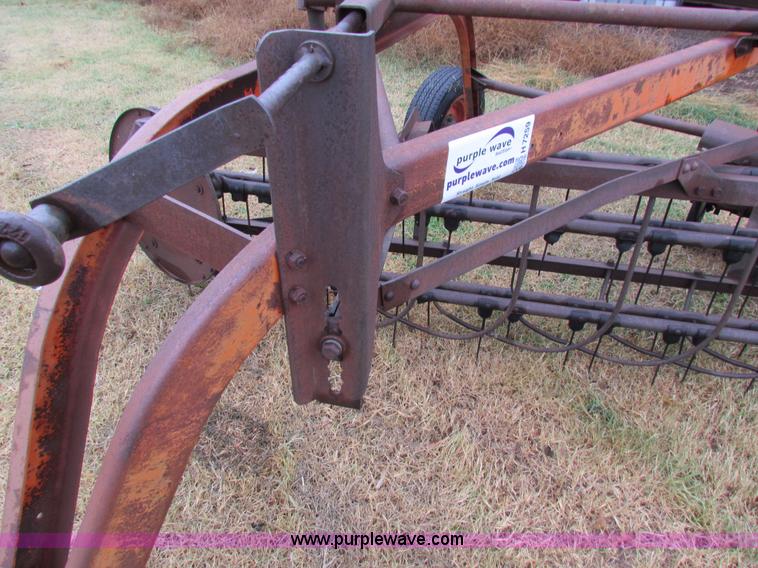 image for item H7259 New Idea 9' hay rake