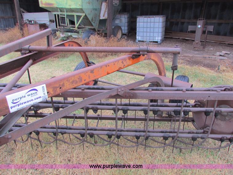 image for item H7259 New Idea 9' hay rake