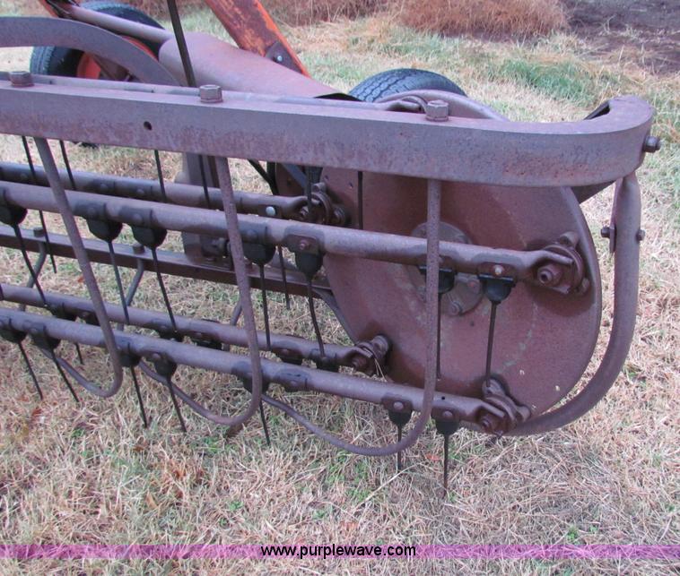 image for item H7259 New Idea 9' hay rake