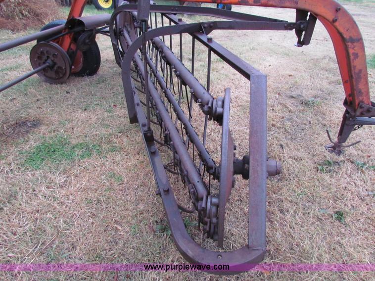 image for item H7259 New Idea 9' hay rake