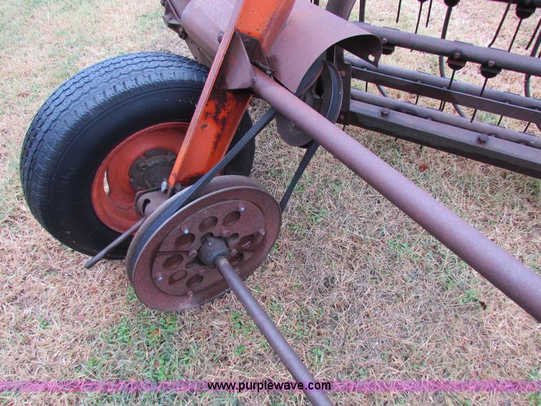 image for item H7259 New Idea 9' hay rake