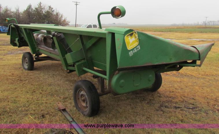 image for item H7264 John Deere 843 corn head