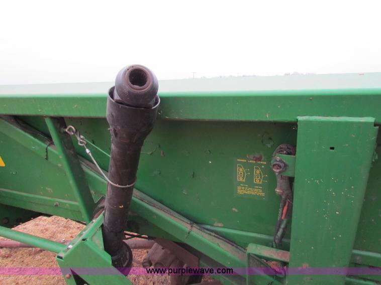 image for item H7264 John Deere 843 corn head