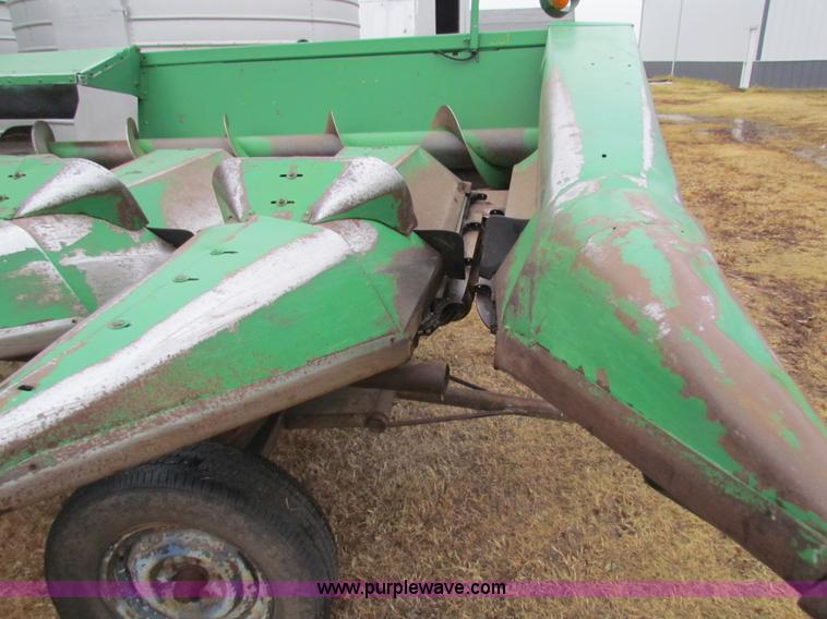 image for item H7264 John Deere 843 corn head