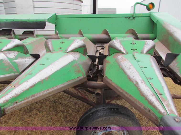 image for item H7264 John Deere 843 corn head