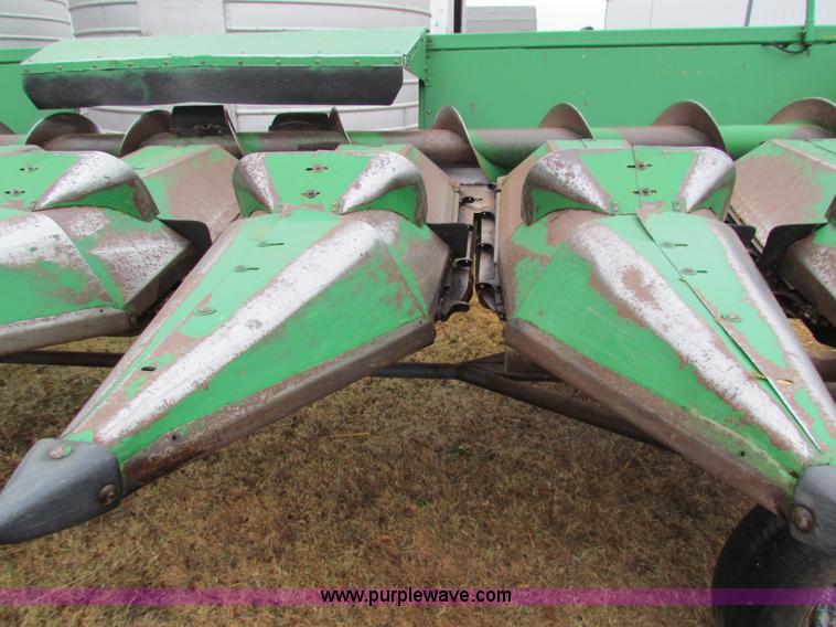 image for item H7264 John Deere 843 corn head