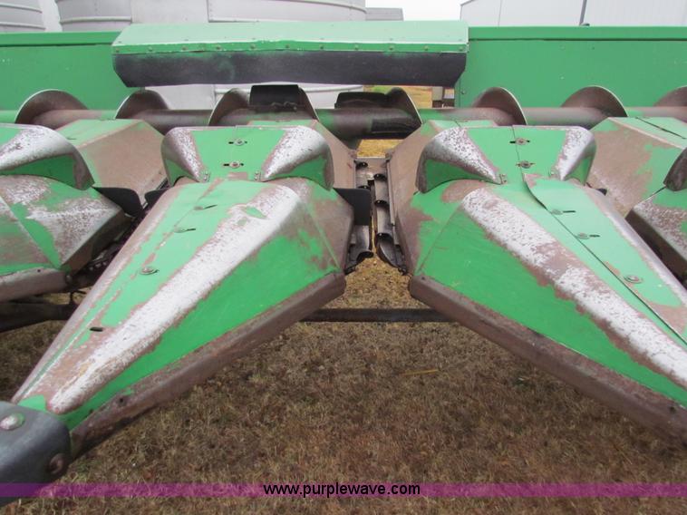 image for item H7264 John Deere 843 corn head
