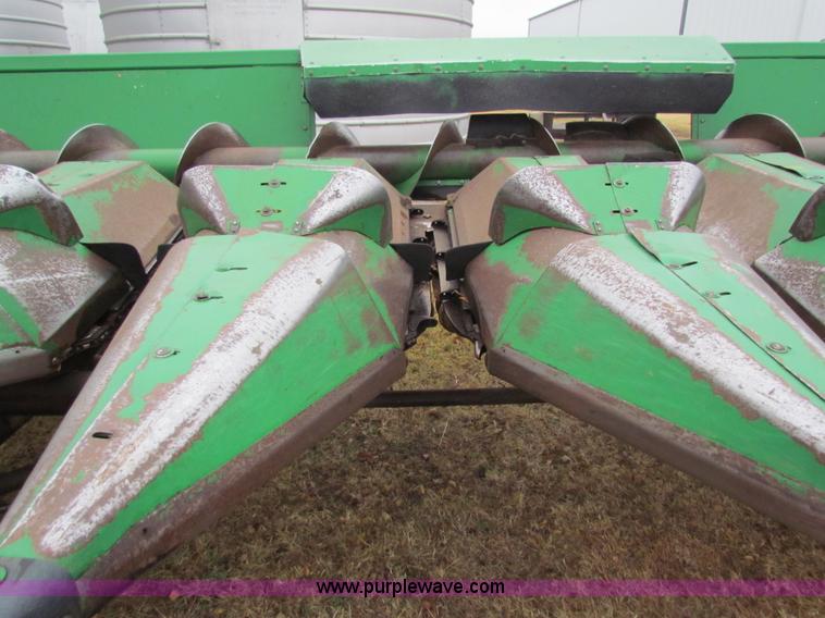 image for item H7264 John Deere 843 corn head