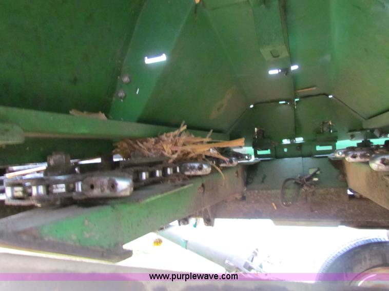 image for item H7264 John Deere 843 corn head