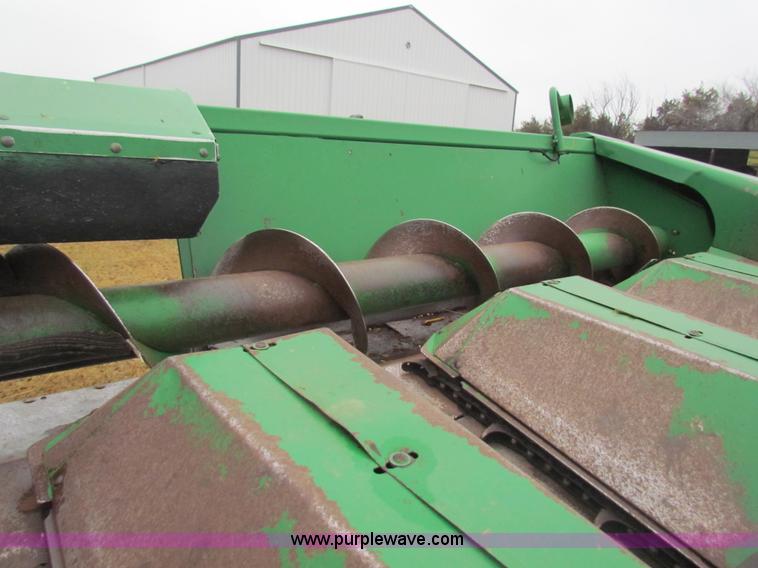 image for item H7264 John Deere 843 corn head