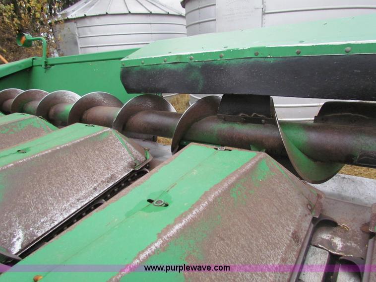 image for item H7264 John Deere 843 corn head