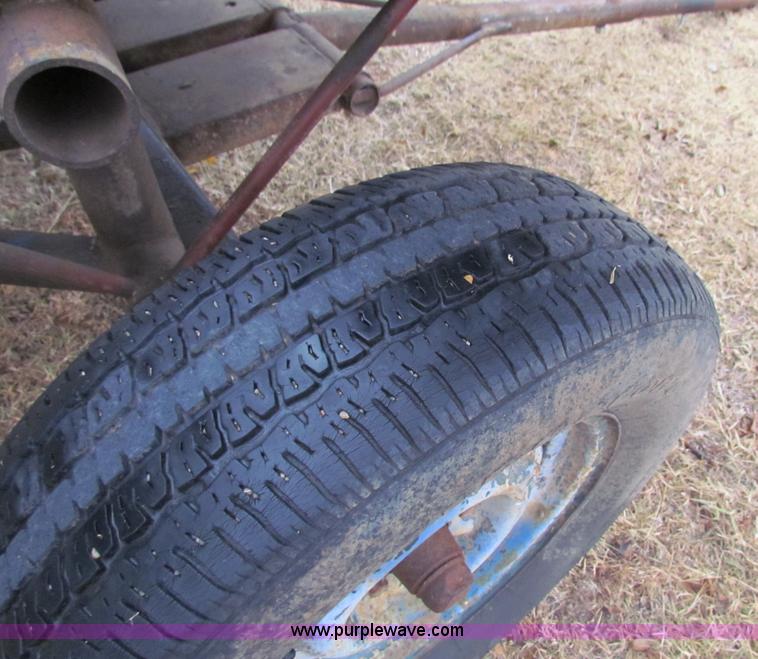 image for item H7264 John Deere 843 corn head