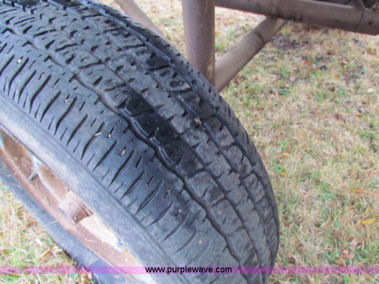 image for item H7264 John Deere 843 corn head