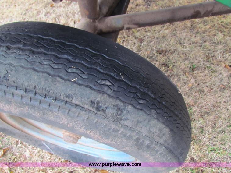 image for item H7264 John Deere 843 corn head