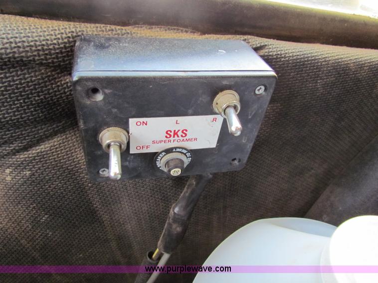 image for item H7278 SpraCoupe 220 self-propelled sprayer