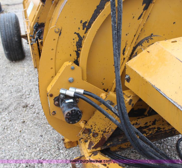 image for item H7864 2003 HayBuster 2554 bale processor