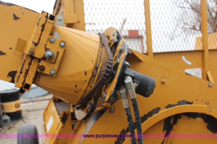 image for item H7864 2003 HayBuster 2554 bale processor