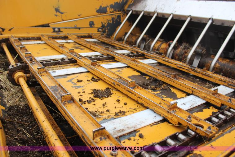 image for item H7864 2003 HayBuster 2554 bale processor