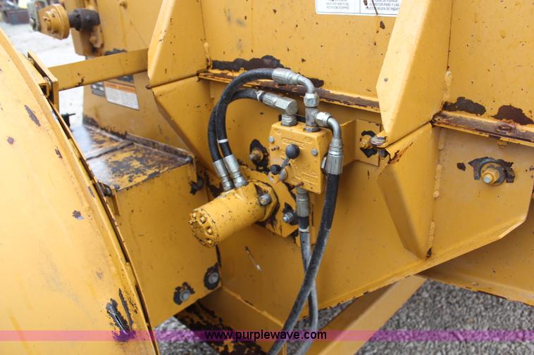 image for item H7864 2003 HayBuster 2554 bale processor