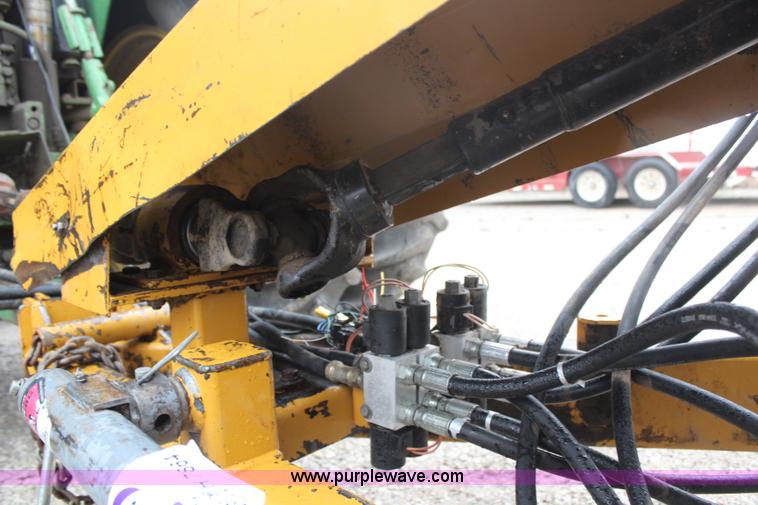 image for item H7864 2003 HayBuster 2554 bale processor