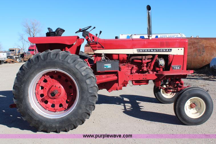 image for item H7894 1968 International 756 tractor