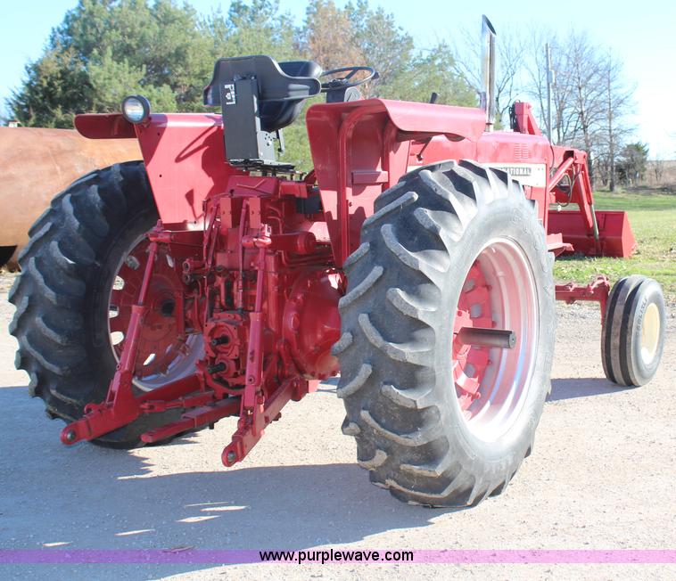 image for item H7894 1968 International 756 tractor