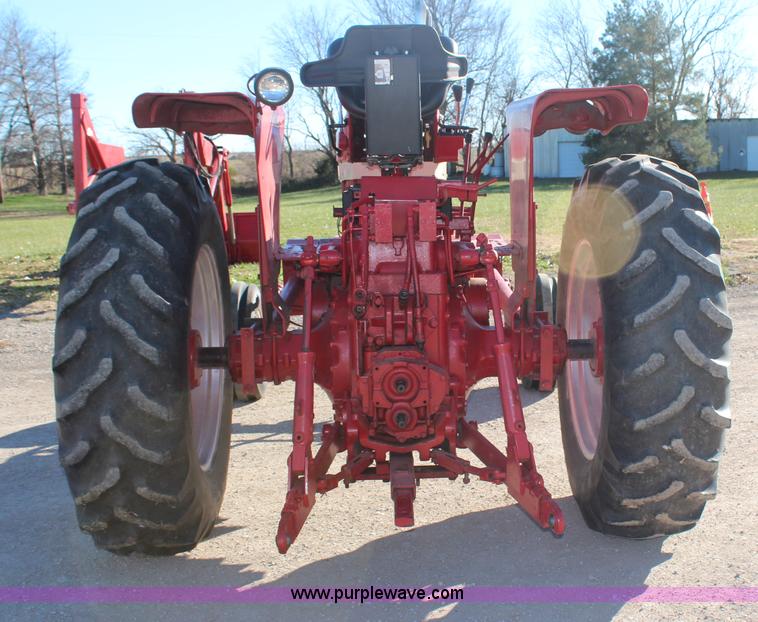 image for item H7894 1968 International 756 tractor