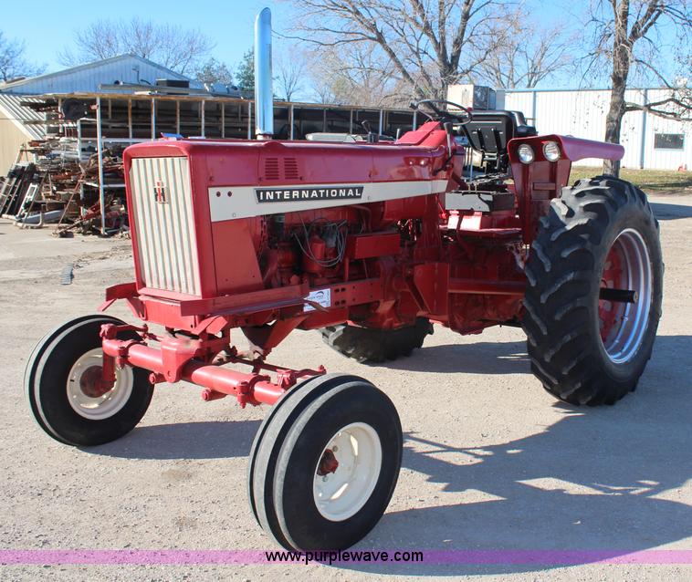 image for item H7894 1968 International 756 tractor