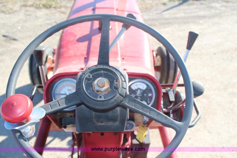 image for item H7894 1968 International 756 tractor