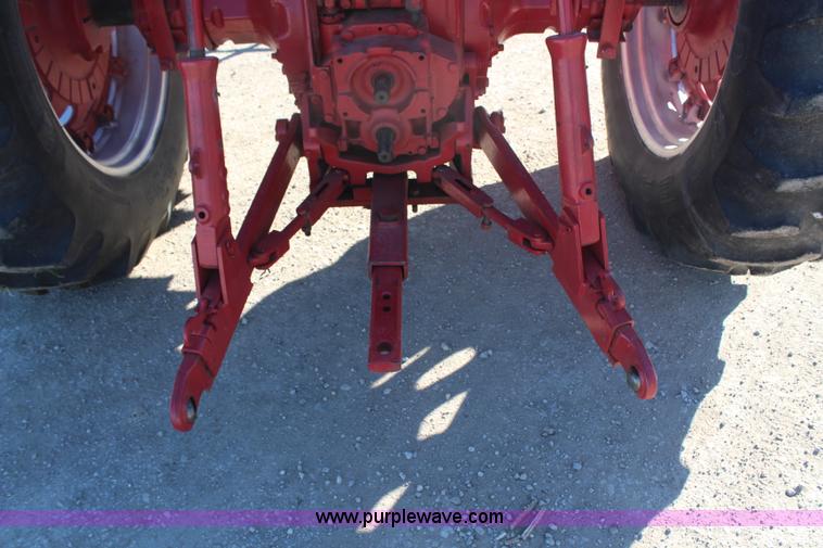 image for item H7894 1968 International 756 tractor