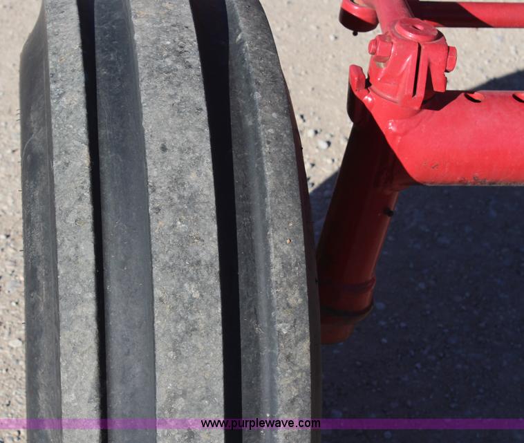 image for item H7894 1968 International 756 tractor