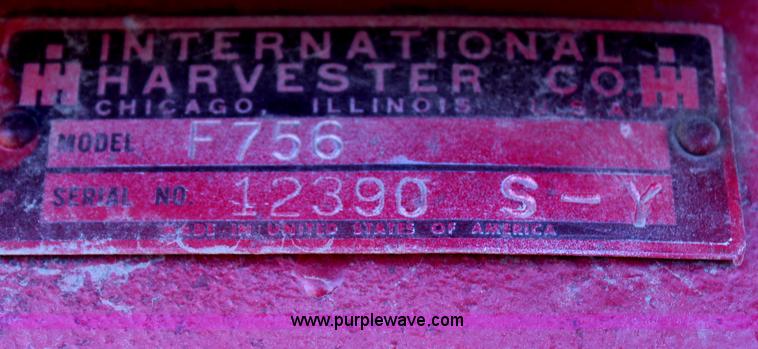 image for item H7894 1968 International 756 tractor