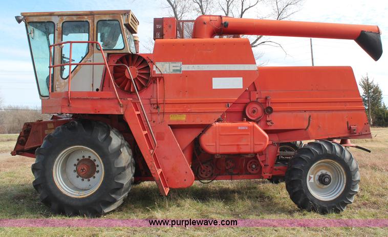 image for item H7896 1979 Massey-Ferguson 760 RWA combine