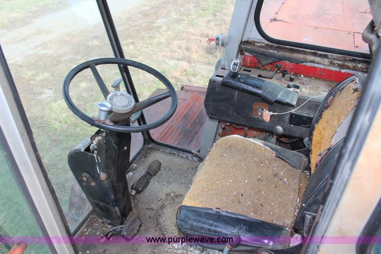 image for item H7896 1979 Massey-Ferguson 760 RWA combine