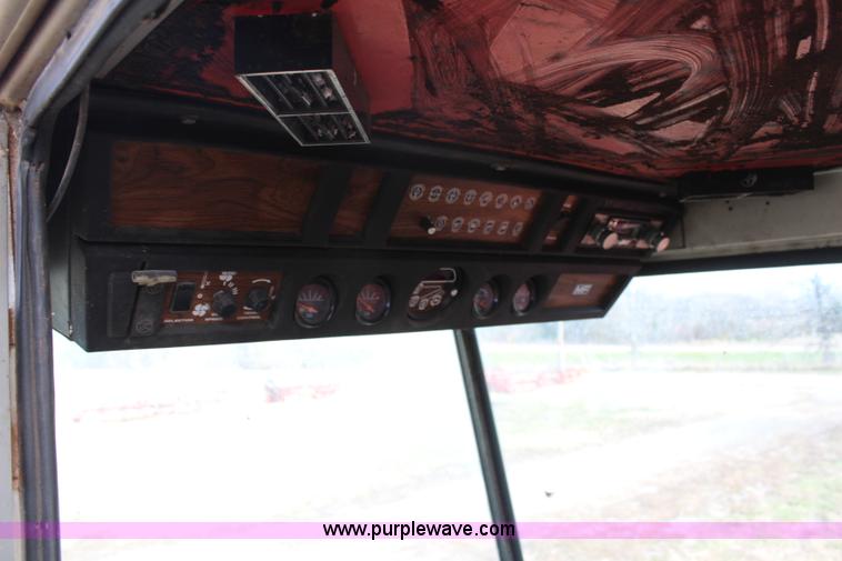 image for item H7896 1979 Massey-Ferguson 760 RWA combine