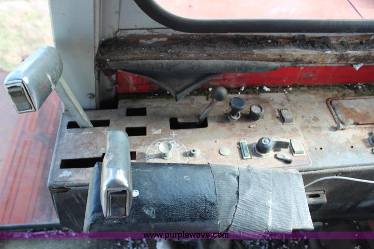 image for item H7896 1979 Massey-Ferguson 760 RWA combine