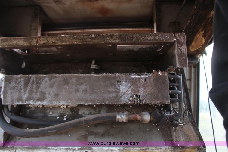 image for item H7896 1979 Massey-Ferguson 760 RWA combine