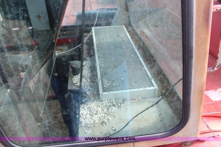 image for item H7896 1979 Massey-Ferguson 760 RWA combine