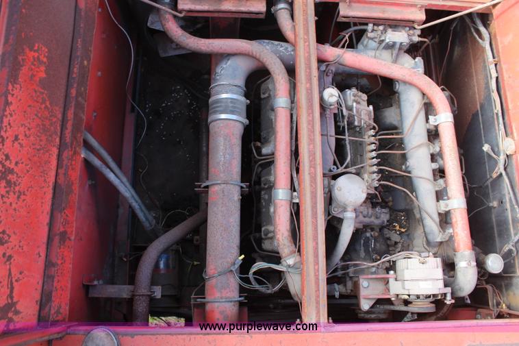 image for item H7896 1979 Massey-Ferguson 760 RWA combine