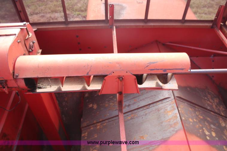 image for item H7896 1979 Massey-Ferguson 760 RWA combine