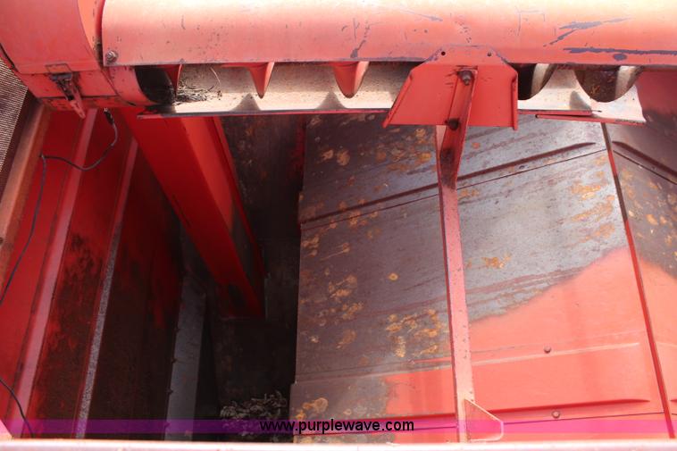 image for item H7896 1979 Massey-Ferguson 760 RWA combine