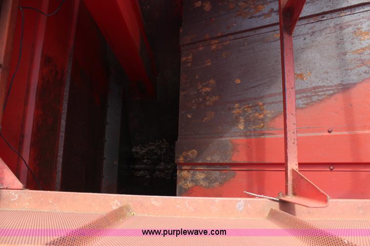 image for item H7896 1979 Massey-Ferguson 760 RWA combine