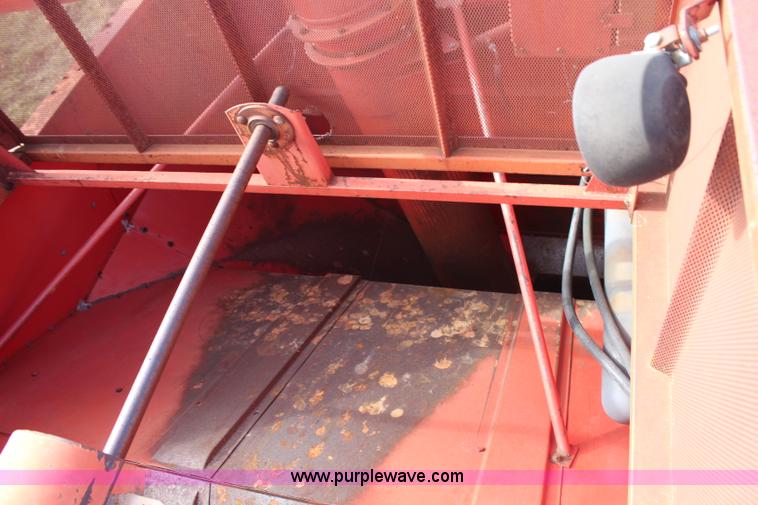 image for item H7896 1979 Massey-Ferguson 760 RWA combine