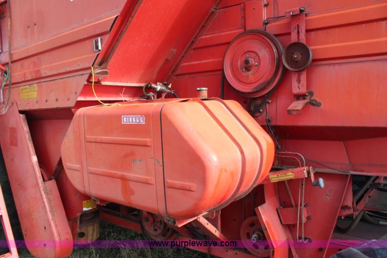 image for item H7896 1979 Massey-Ferguson 760 RWA combine