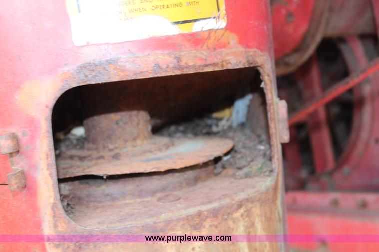 image for item H7896 1979 Massey-Ferguson 760 RWA combine