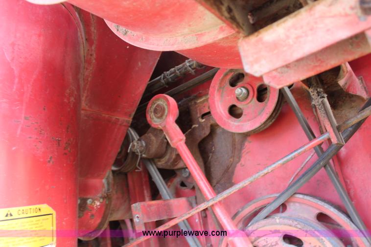 image for item H7896 1979 Massey-Ferguson 760 RWA combine