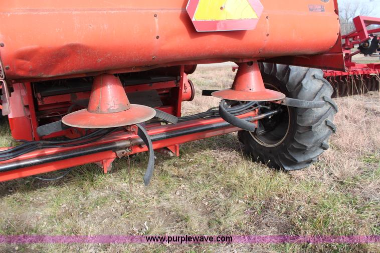 image for item H7896 1979 Massey-Ferguson 760 RWA combine