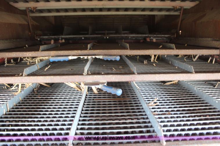 image for item H7896 1979 Massey-Ferguson 760 RWA combine